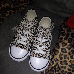 Little Girls Brand New Converse leopard-print low tops.
